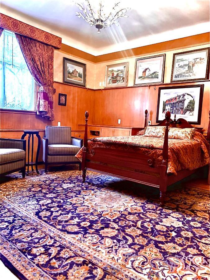 Monroe House Executive Guest Suites Сент Джонс Екстериор снимка