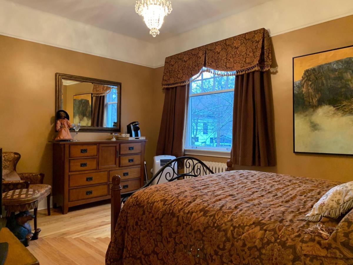 Monroe House Executive Guest Suites Сент Джонс Екстериор снимка