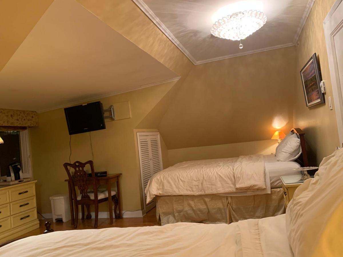 Monroe House Executive Guest Suites Сент Джонс Екстериор снимка