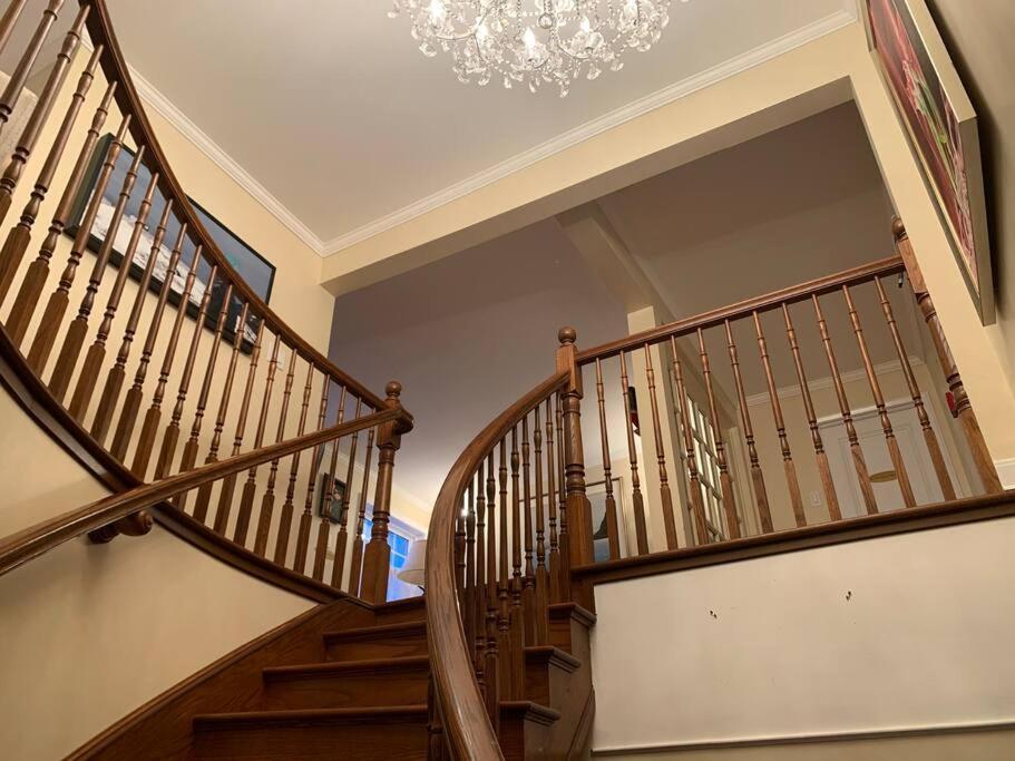 Monroe House Executive Guest Suites Сент Джонс Екстериор снимка