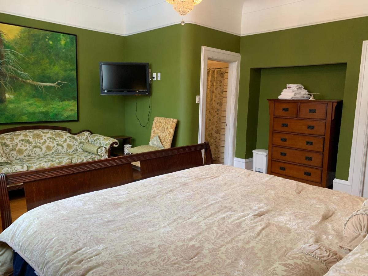 Monroe House Executive Guest Suites Сент Джонс Екстериор снимка