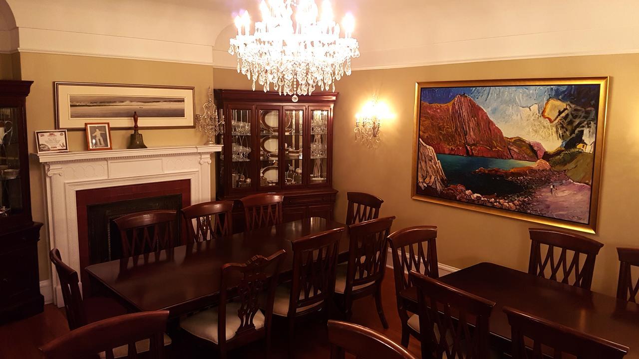 Monroe House Executive Guest Suites Сент Джонс Екстериор снимка
